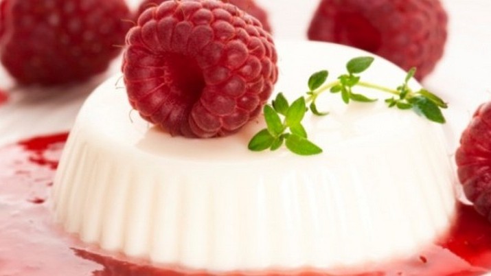 Which nation's typical sweetness is panna cotta?