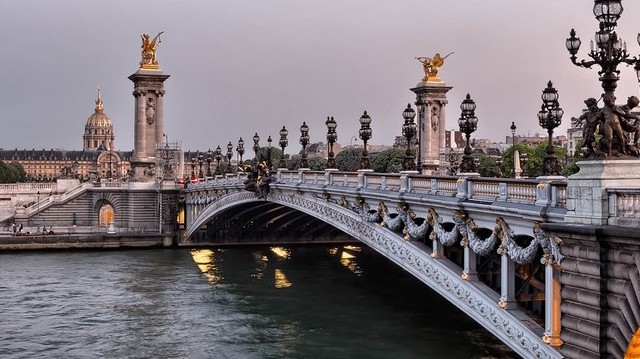 Where is the Pont Alexandre III?