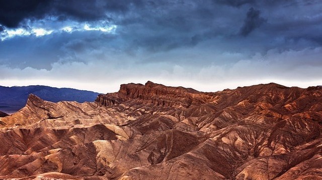 Death Valley is in which state of the USA?