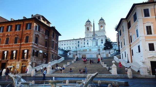 In which city are the Spanish Steps located?