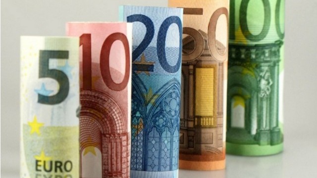In which year did the Euro completely replace many European currencies?