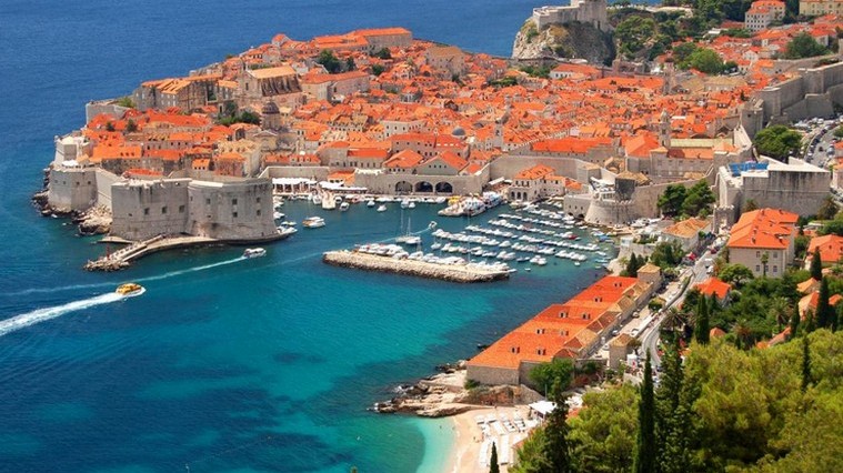On which sea is the city of Dubrovnik?