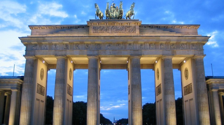 Which city is home to the Brandenburg Gate?