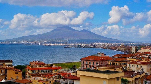 Which Italian city is located on the seaside the Mediterranean?