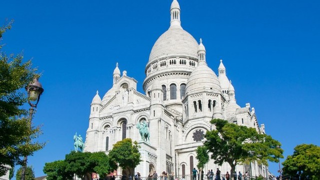 Where is the Basilica of the Sacré Cœur?