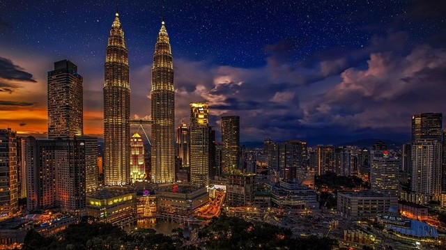 Where is the Petronas Twin Tower located?