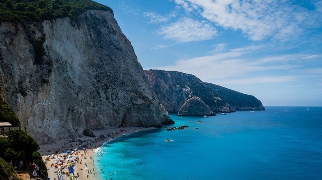 This sea is located between Greece and Turkey.