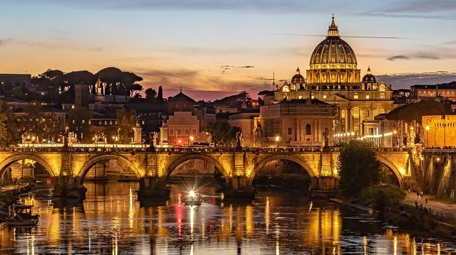 Which river runs through Rome?